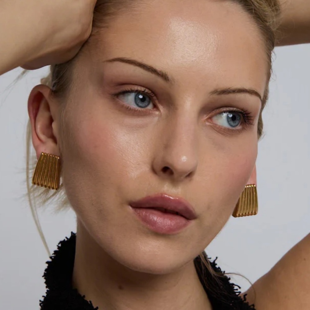 Heaven Maybem Ribbed Gold Earrings